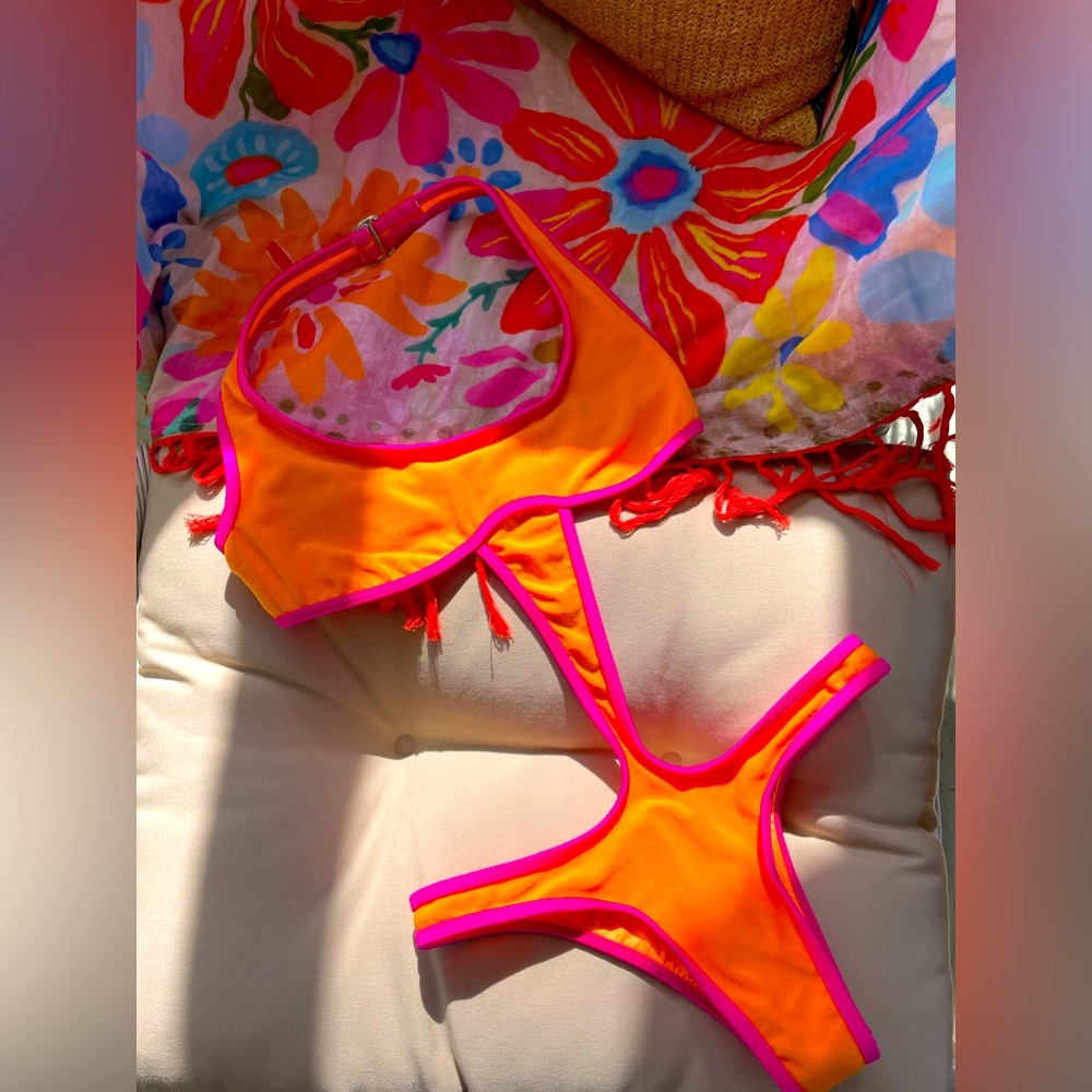 ⚡️NWOT🍊FRANKIES BIKINIS 👙💖 MONIKINI🍊SIZE S 💖 HEYES TERRY SWIMSUIT